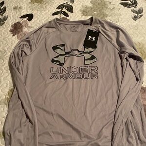Under Armour Long Sleeve Shirt in Light Gray.